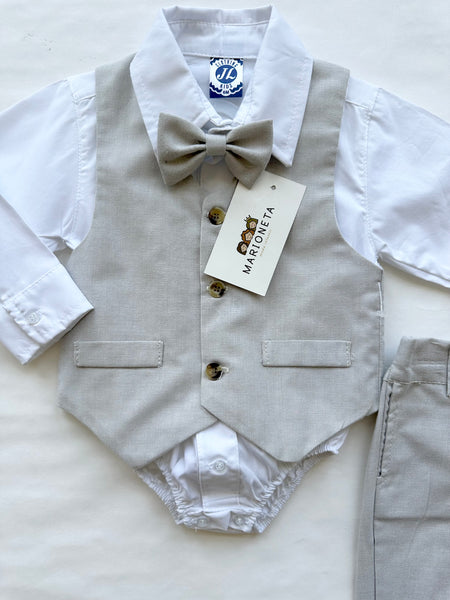 Conjunto cuatro piezas pantalon chaleco y moño beige y camisa blanca para niño | mexicano