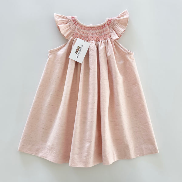 Vestido bordado jesucito hecho a mano color rosa salmon para niña.
