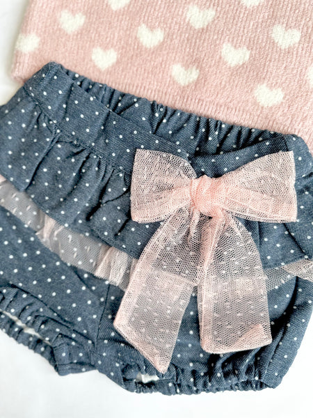 Conjunto dos piezas sueter rosa de corazones blancos y short marino con  puntos con adorno de lazo tul para bebe niña  - Dadti