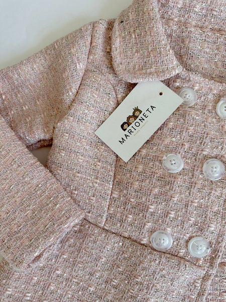 Conjunto dos piezas saco rosita con detalle de moño al frente y pantalon beige para niña |