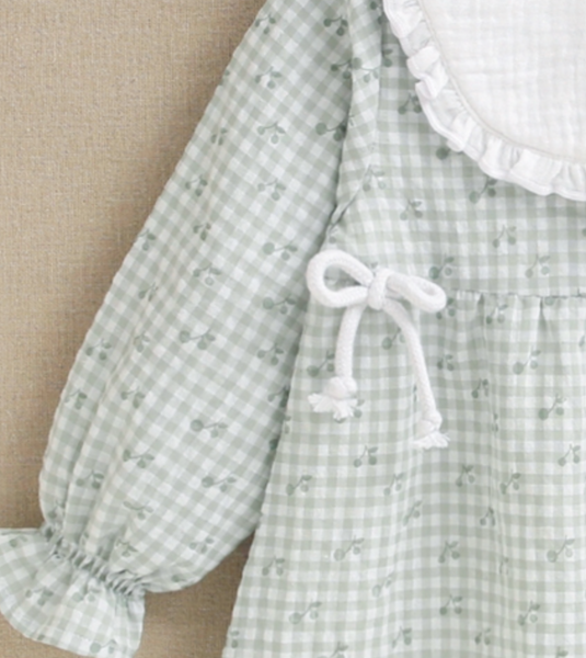 Vestido de cuadros vichy verde agua con estampado de cerezas,  cuello blanco paara bebe niña | Dadati