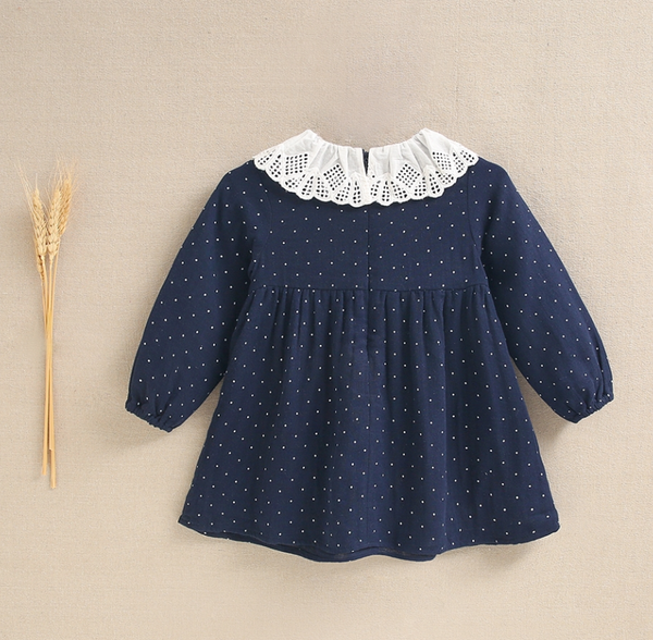 Vestido azul marino con topos blancos y cuello volante  para bebe niña. Dadati