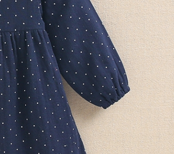 Vestido azul marino con topos blancos y cuello volante para bebe nina. Dadati Marioneta moda