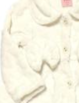 Conjunto tres piezas abrigo hueso playera rosita con estampado y pantalon negro para bebe niña