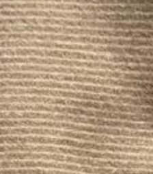 Vestido manga larga con moño al frente color beige para niña .