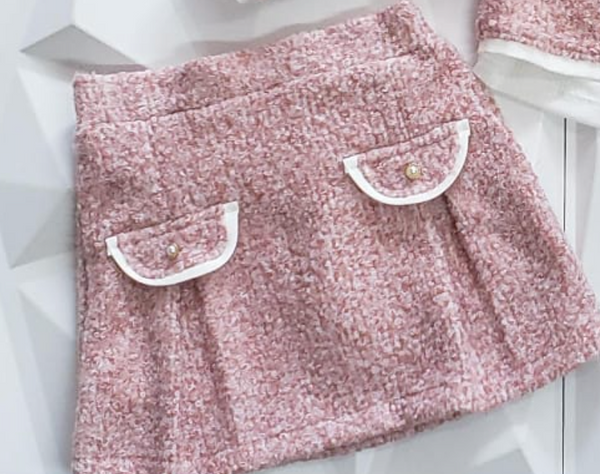 Conjunto tres piezas falda y saco color rosa y playera blanca para niña |