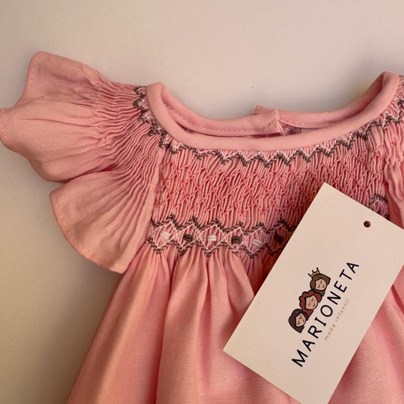 Vestido bordado hecho a mano color rosa con bordado en color gris para niña|