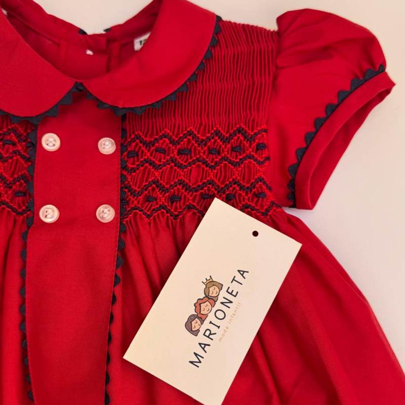 Vestido bordado hecho a mano color rojo con bordado en azul marino para niña