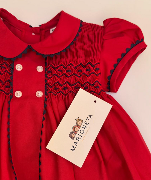 Vestido bordado hecho a mano color rojo con bordado en azul marino para niña