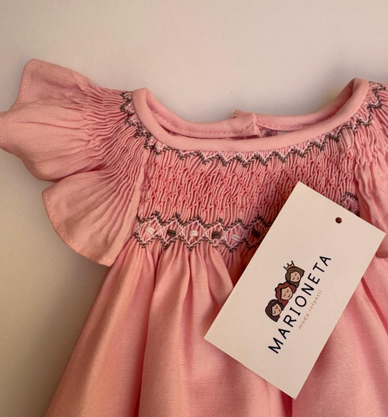 Vestido bordado hecho a mano jesucito color rosa con bordado en gris para niña| CARPI