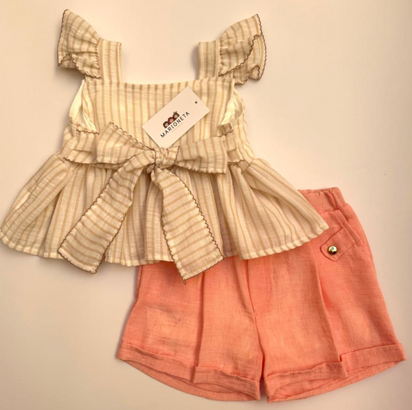 Conjunto dos piezas blusa perla con rayas y short salmon para niña .