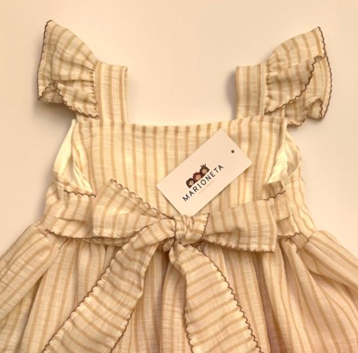 Conjunto dos piezas blusa perla con rayas y short salmon para niña .