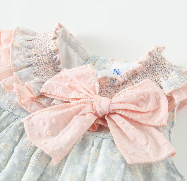 Vestido estampado color azul con rosita con lazo al frente y braguita en rosita para bebe niña | NEWNESS