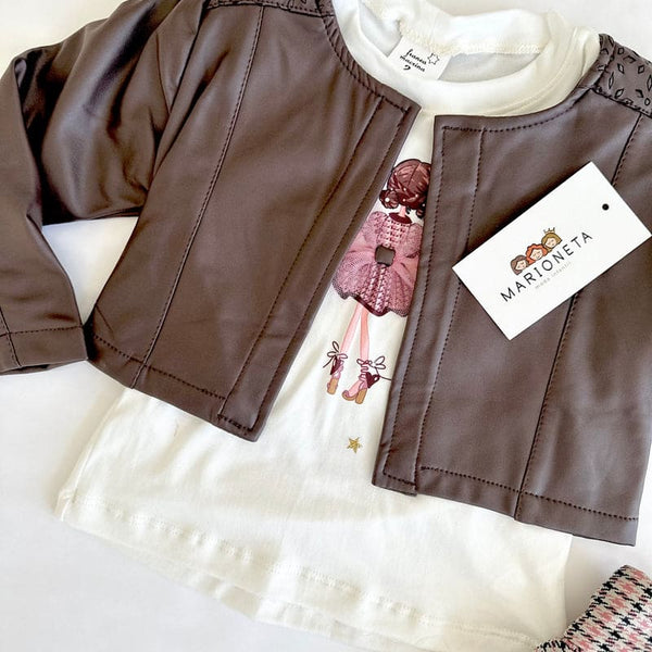 Conjunto tres piezas chamarra cafe falda a cuadros y playera ivory para niña | mexicana o