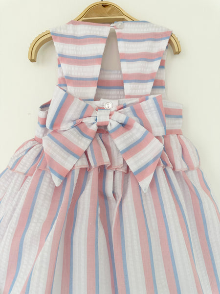 Vestido de rayas color rosa con blanco y azul con detalle de olan en la cintura para niña | MARCA MEXICANA