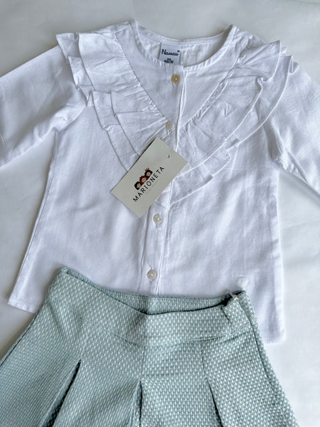 Conjunto dos piezas para niña short azul y blusa blanca de marca Newness