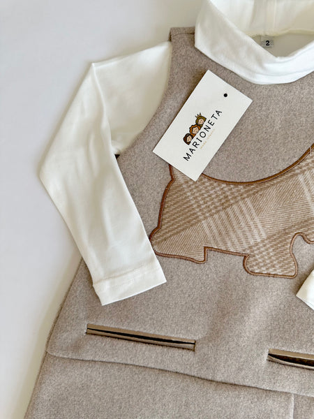 JUMPER BEIGE CON ESTAMPADO AL FRENTE Y BLUSA IVORY PARA NIÑA |