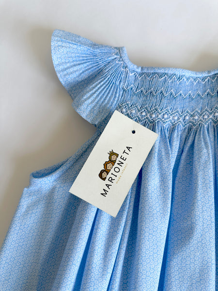 Vestido bordado hecho a mano jesucito color azul estampado con florecitas blacas para niña.