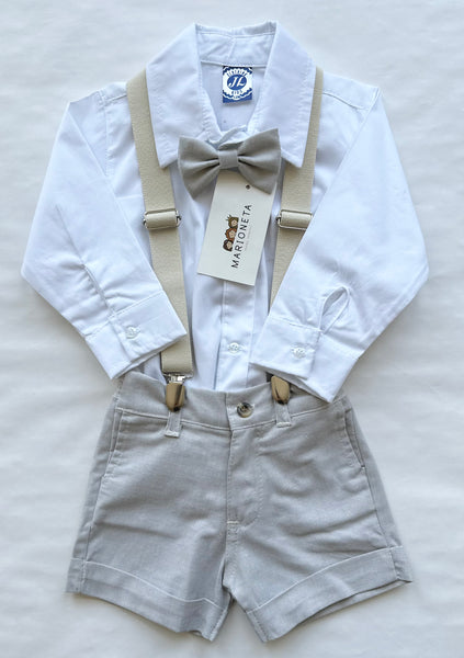 Conjunto cuatro piezas short, tirantes y moño beige y camisa de manga larga blanca para niño |