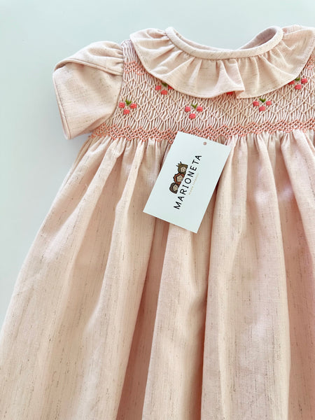 Vestido bordado hecho a mano color rosa salmon con bordado para niña|