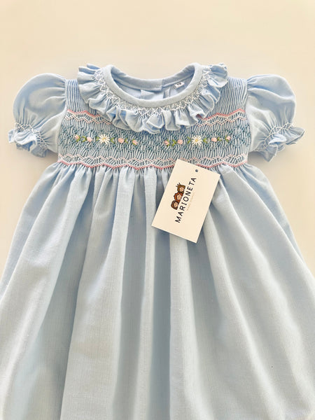 Vestido bordado hecho a mano color azul con adorno en el cuello y bordado con rosita |