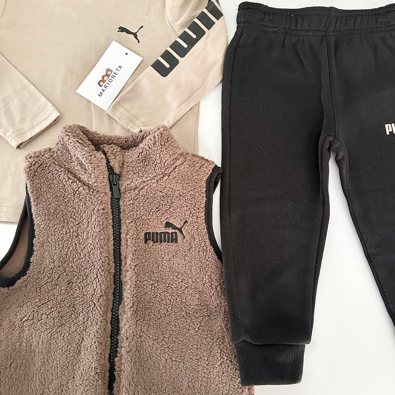 Conjunto tres piezas chaleco cafe pantalonera negra y playera cafe claro para niño.