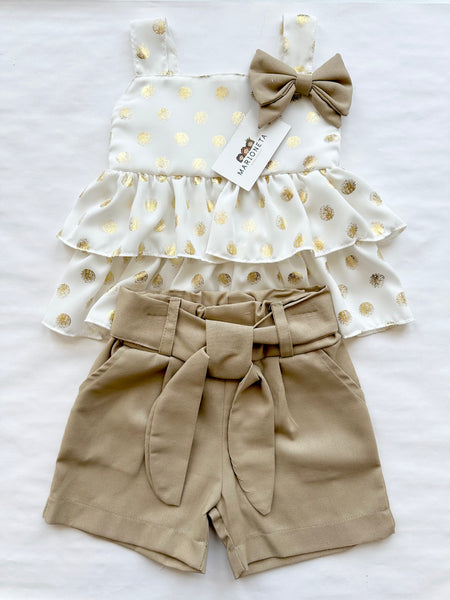 Conjunto dos piezas blusa ivory con topos dorados y short caki para niña |