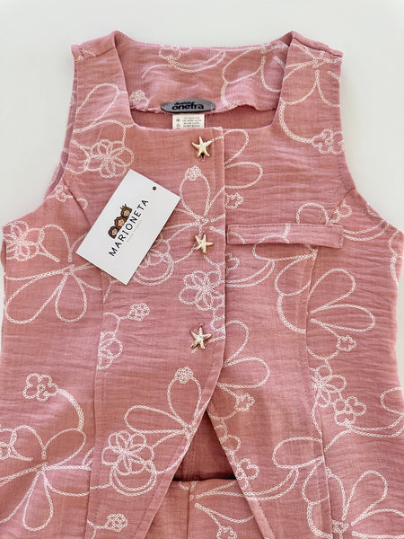 Conjunto dos piezas chaleco y short color rosa con estampado de flores para niña.