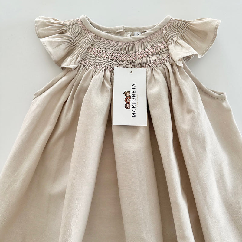 Vestido jesucito bordado a  mano color biege con bordado rosita para bebe niña.