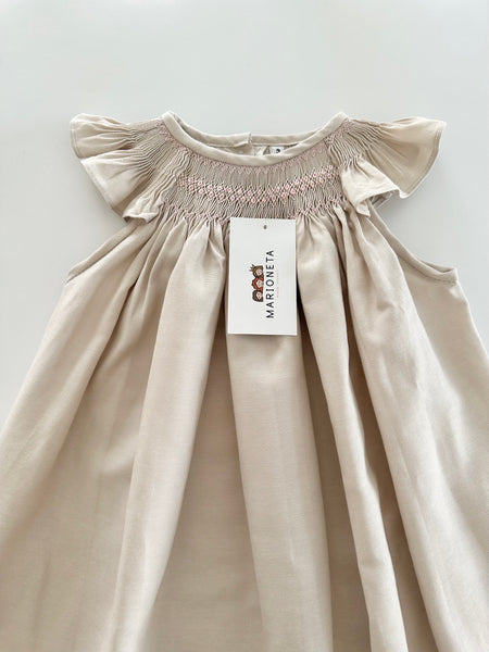 Vestido jesucito bordado a  mano color biege con bordado rosita para bebe niña.