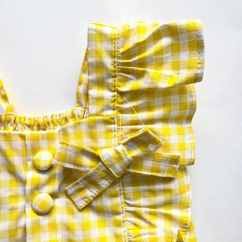 Conjunto dos piezas blusa y short color amarillo a cuadros .