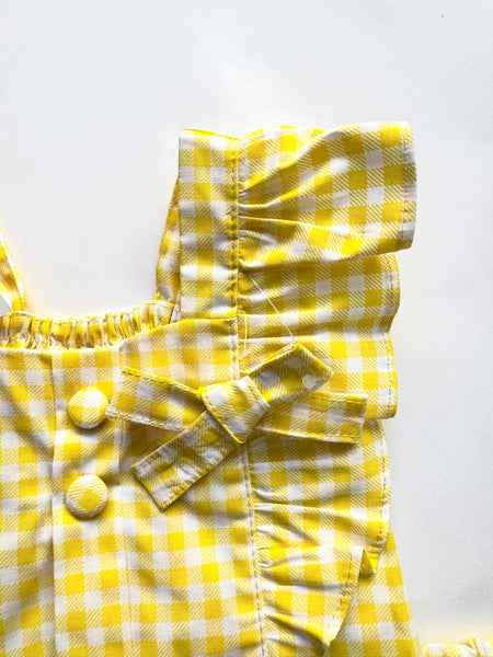 Conjunto dos piezas blusa y short color amarillo a cuadros .