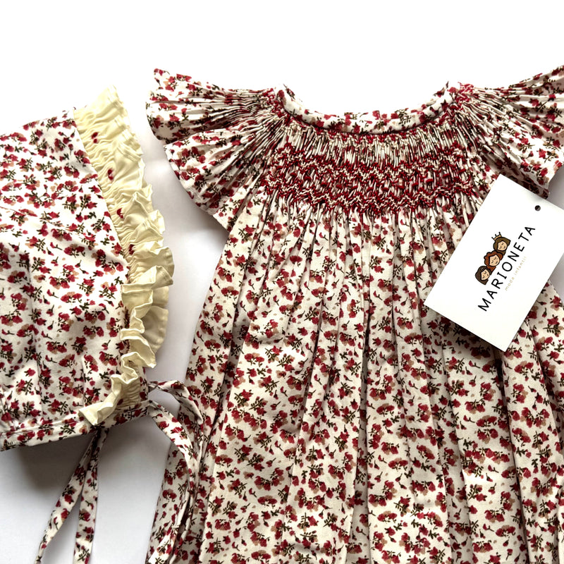Pañalero y gorra bordado a mano estampado de florecitas rojas para bebe niña | CARPI