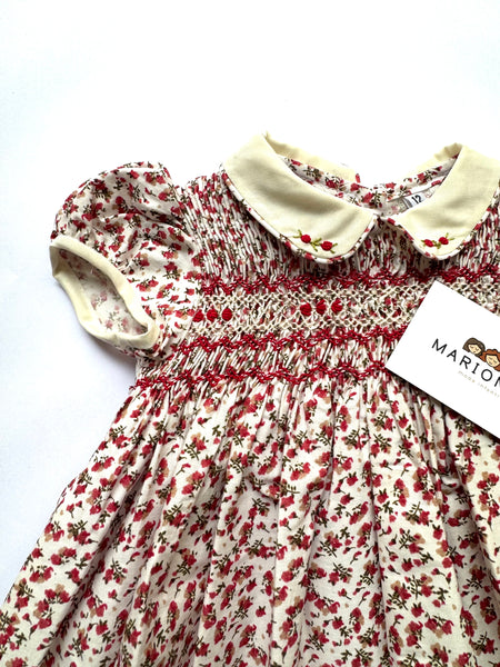 Vestido bordado hecho a mano estampado con florecitas rojas para niña |