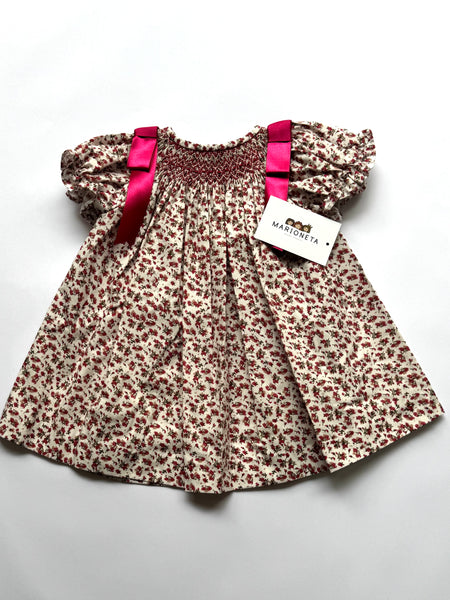 Jesuscito bordado a mano estampado de florecitas rojas con lazos en los hombros para bebe niña |