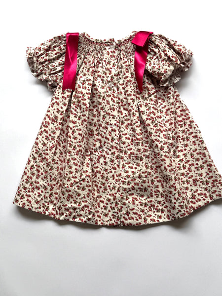 Jesuscito bordado a mano estampado de florecitas rojas con lazos en los hombros para bebe niña |