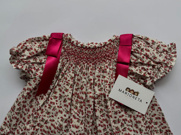 Jesuscito bordado a mano estampado de florecitas rojas con lazos en los hombros para bebe niña |