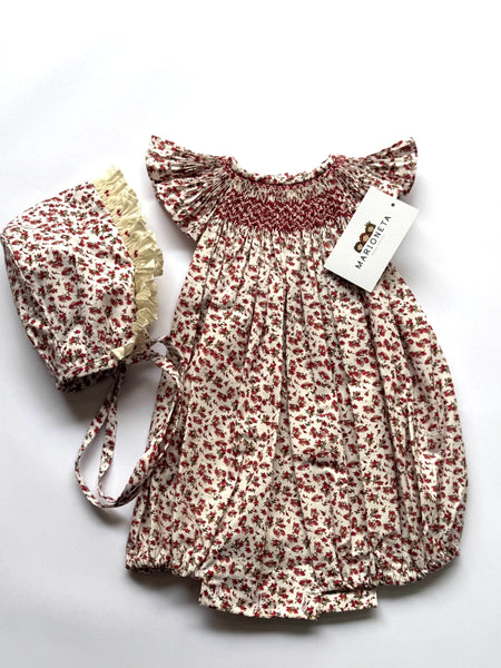 Pañalero y gorra bordado a mano estampado de florecitas rojas para bebe niña | CARPI