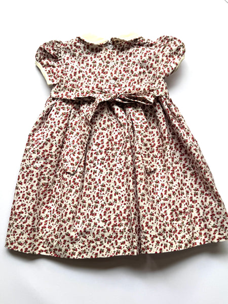 Vestido bordado hecho a mano estampado con florecitas rojas para niña |