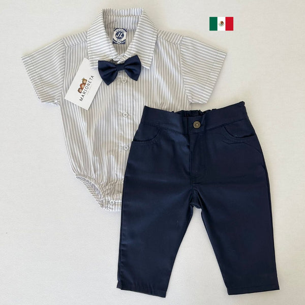 Conjunto tres piezas camisa a rayas color gris y pantalón con moño marino para niño. JL