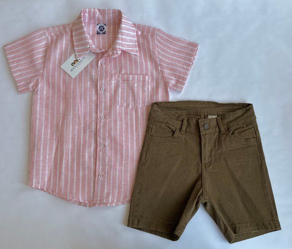 Conjunto de dos piezas short de gabardina caqui y camisa  salmon con rayas blancas   para niño | MEXICANO