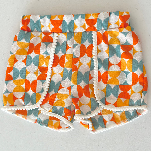 Conjunto dos piezas blusa de algodon  color naranja con detalles de moño al frente y short estampado para niña | Mexicana