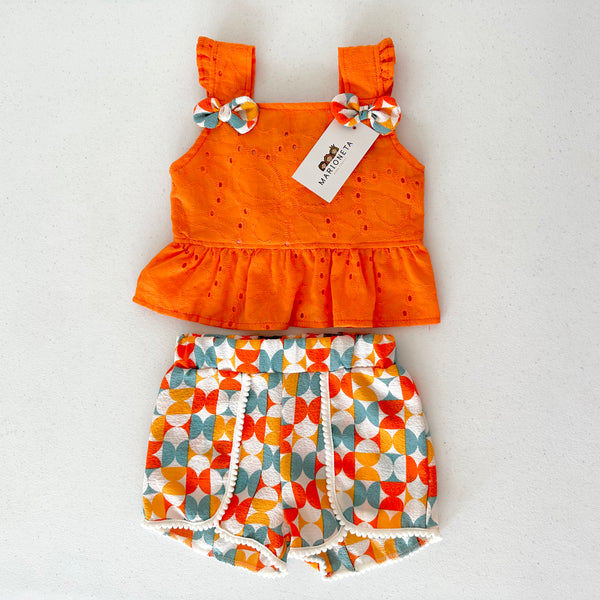 Conjunto dos piezas blusa de algodon  color naranja con detalles de moño al frente y short estampado para niña | Mexicana