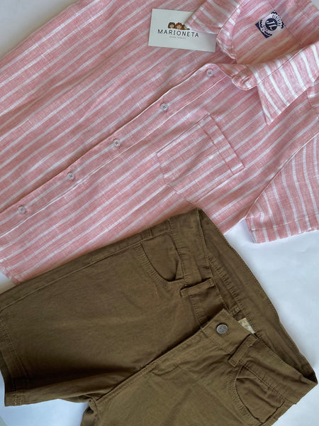 Conjunto de dos piezas short de gabardina caqui y camisa  salmon con rayas blancas   para niño | MEXICANO