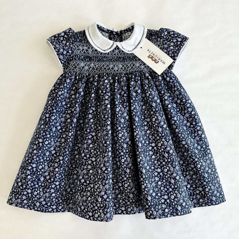 Vestido bordado hecho a mano color azul con estampado de flores cuello blanco para niña | CARPI