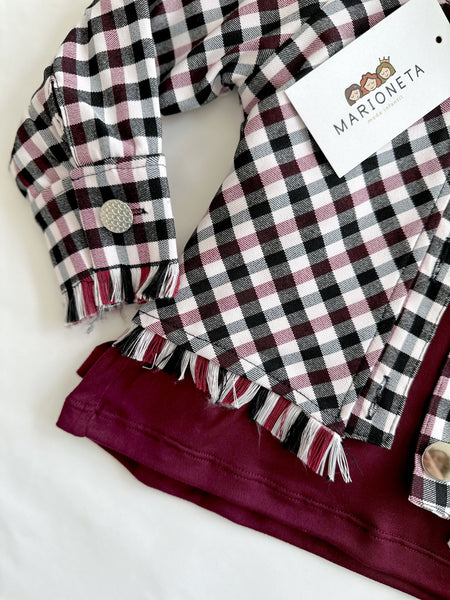 Conjunto tres piezas falda y chaqueta estampada de cuadros y playera color tinto para niña. Mexicana|