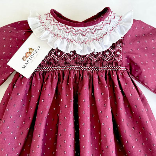 Vestido bordado hecho a mano color vino con cuello blanco para niña | CARPI