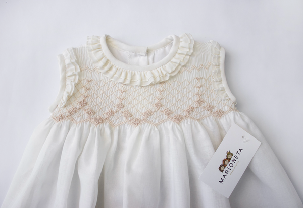 Vestido bordado color beige para niña| Carpi