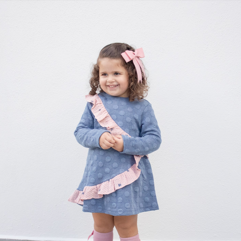 Vestido color azul con adornos de olan al frente color rosa para niña | Dadati