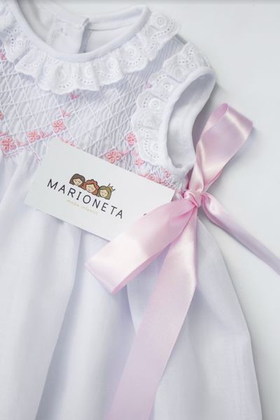 Vestido bordado color blanco y rosa para niña| Carpi